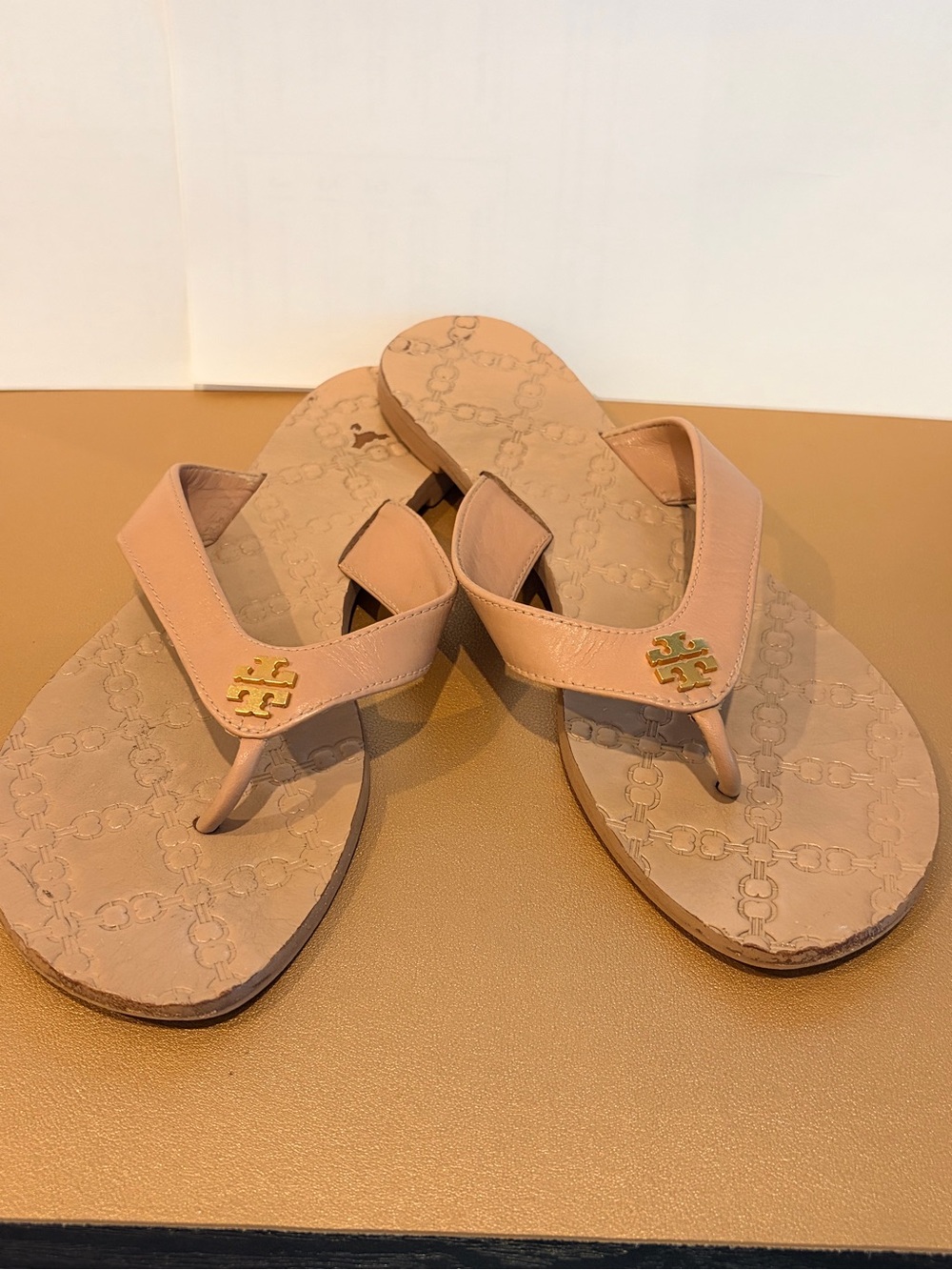 Tory Burch nude Leather flip flops 7.5